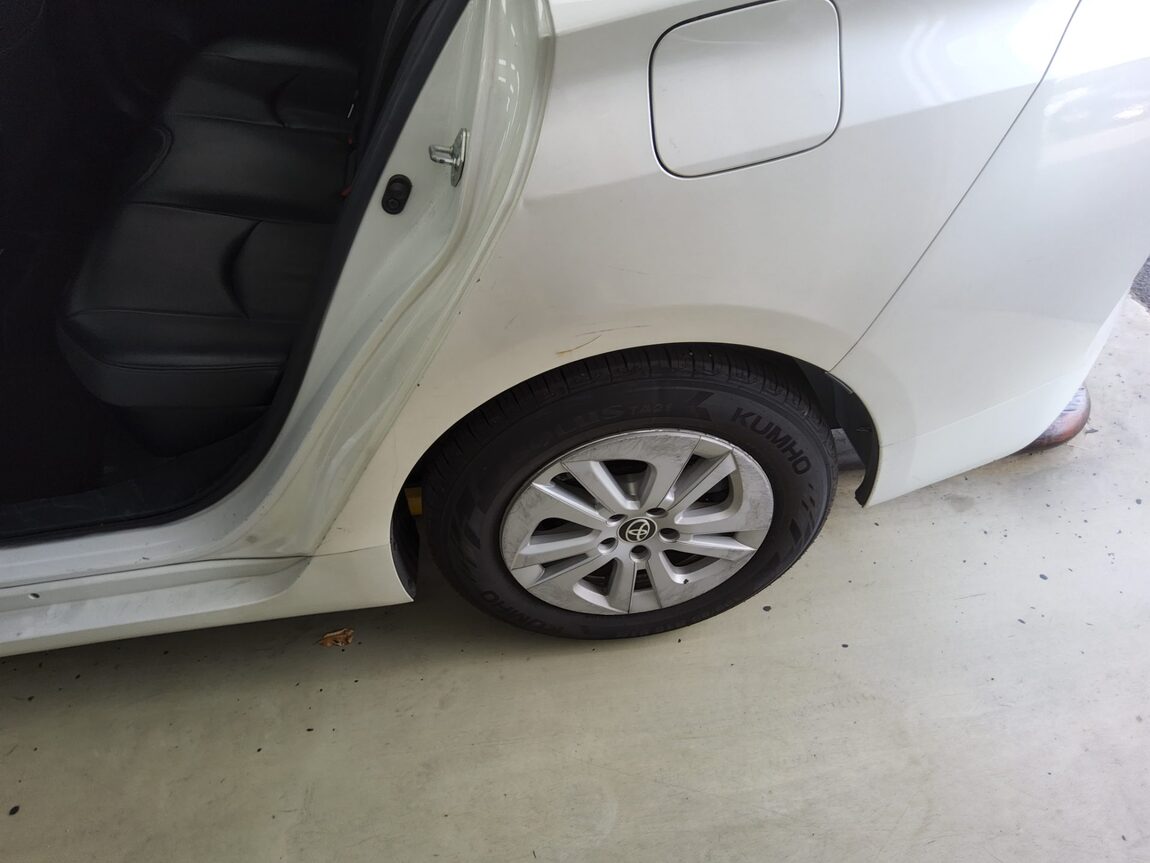 TOYOTA PRIUS (4TH GEN) 1.8 2017 - zdjęcie 20