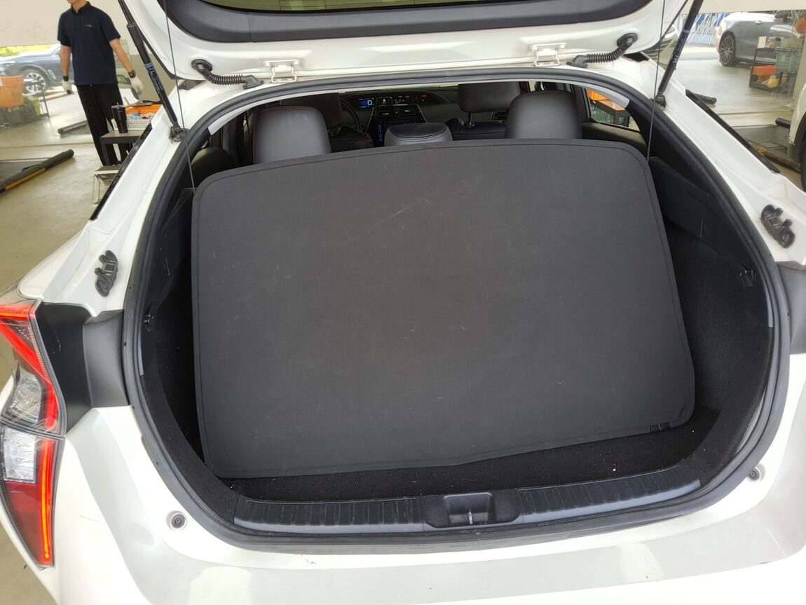 TOYOTA PRIUS (4TH GEN) 1.8 2017 - zdjęcie 15