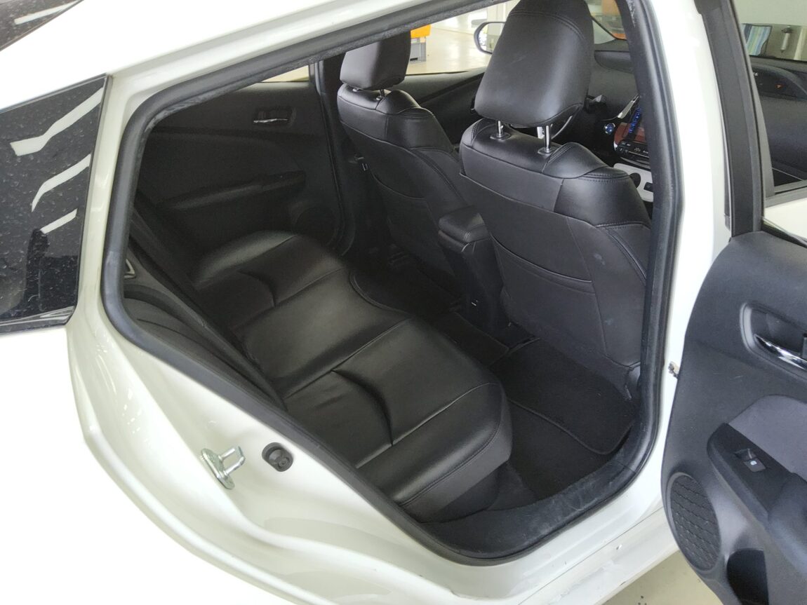 TOYOTA PRIUS (4TH GEN) 1.8 2017 - zdjęcie 13