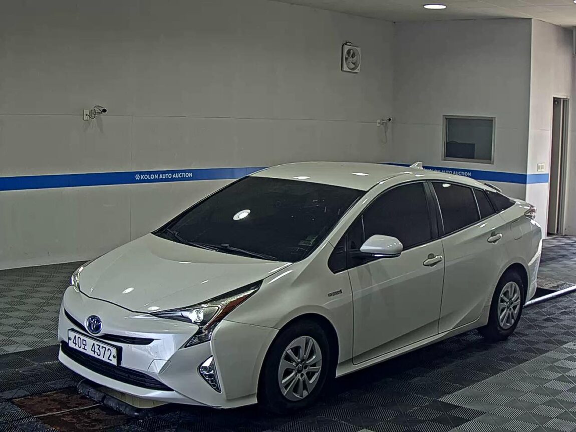 TOYOTA PRIUS (4TH GEN) 1.8 2017 - zdjęcie 2