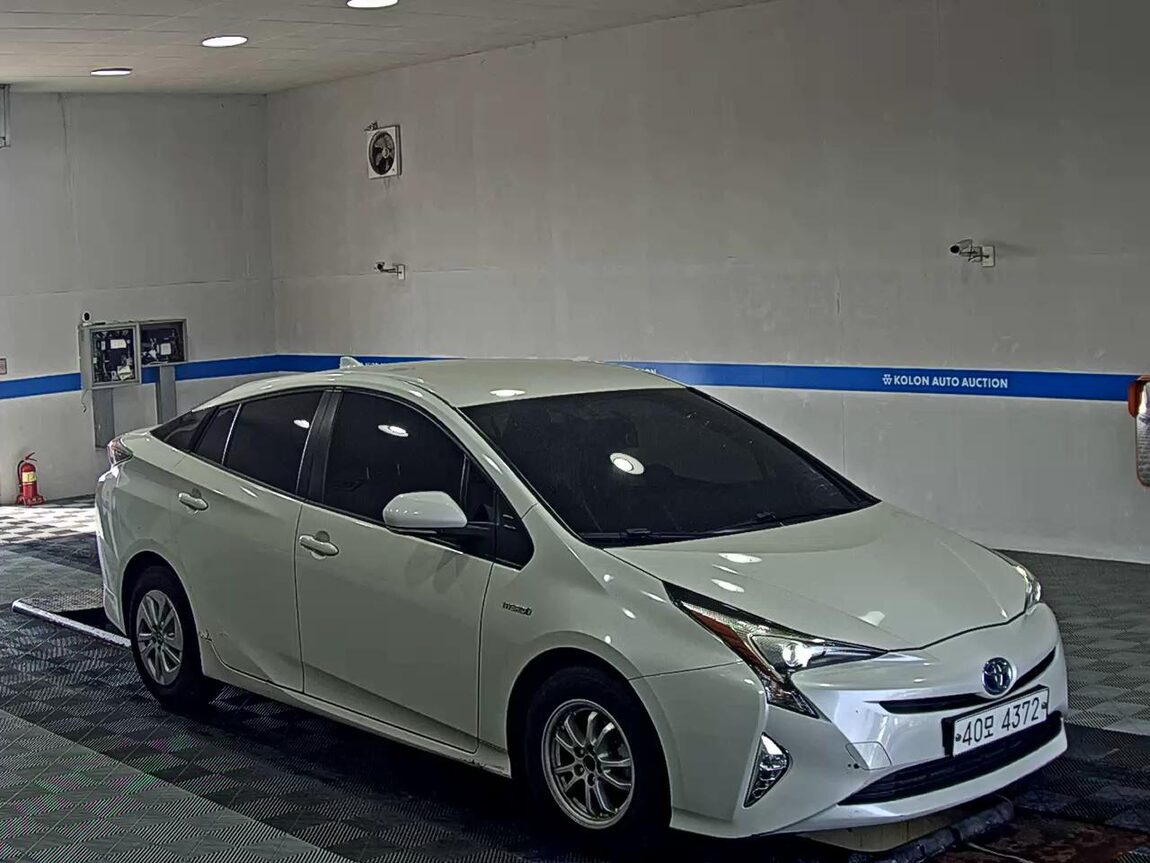 TOYOTA PRIUS (4TH GEN) 1.8 2017 - zdjęcie 3