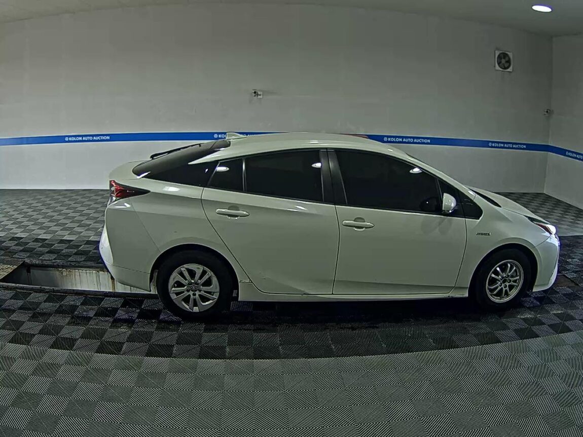 TOYOTA PRIUS (4TH GEN) 1.8 2017 - zdjęcie 4