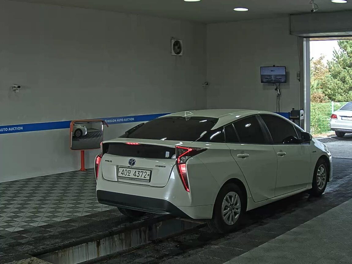 TOYOTA PRIUS (4TH GEN) 1.8 2017 - zdjęcie 5