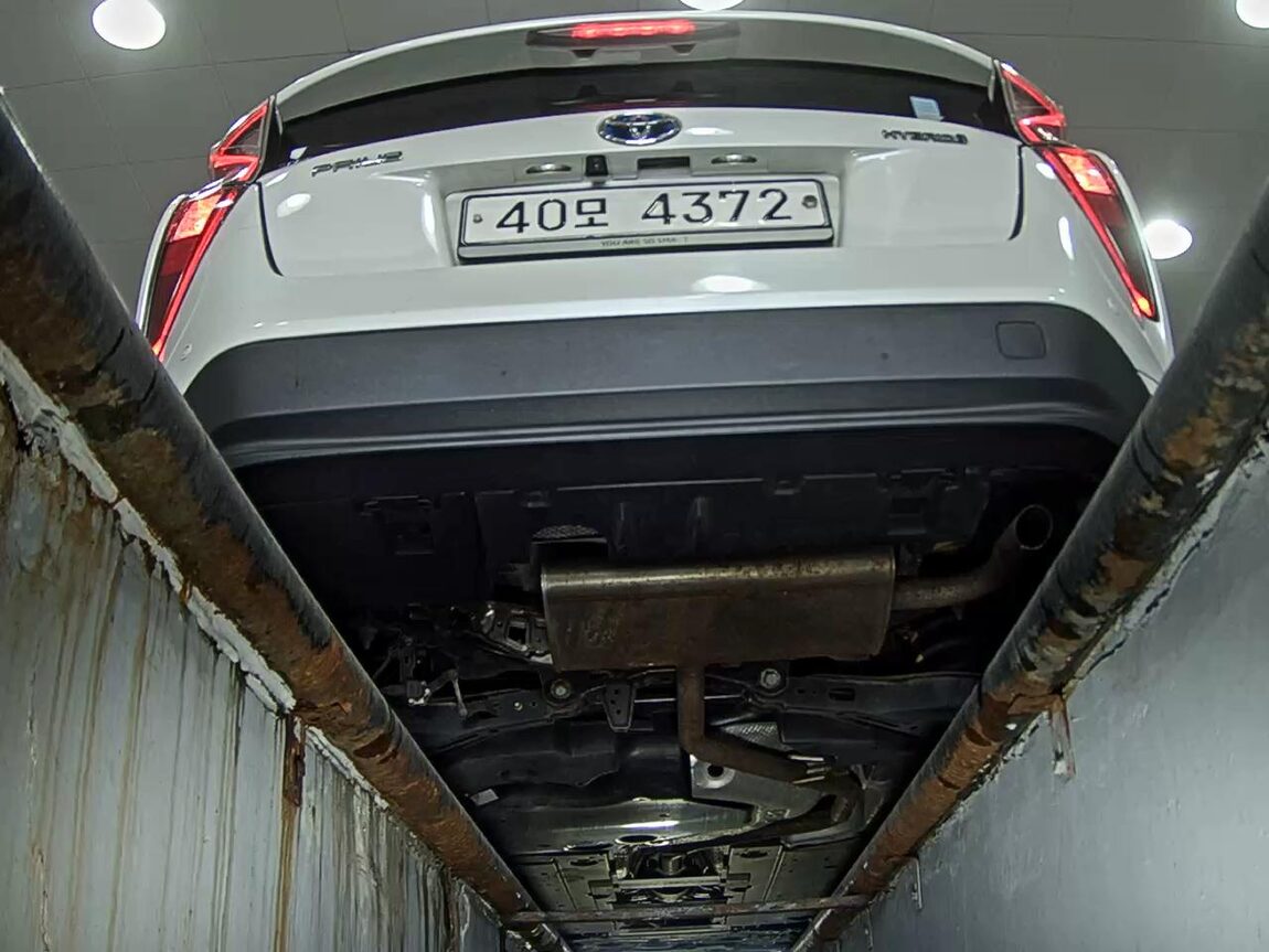 TOYOTA PRIUS (4TH GEN) 1.8 2017 - zdjęcie 8