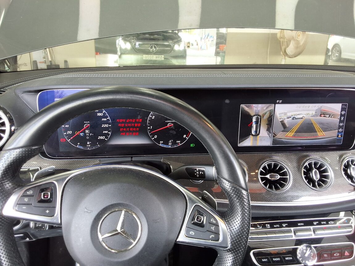 MERCEDES-BENZ E-CLASS (5TH GEN) COUPE E400 4MATIC 2017 - zdjęcie 17