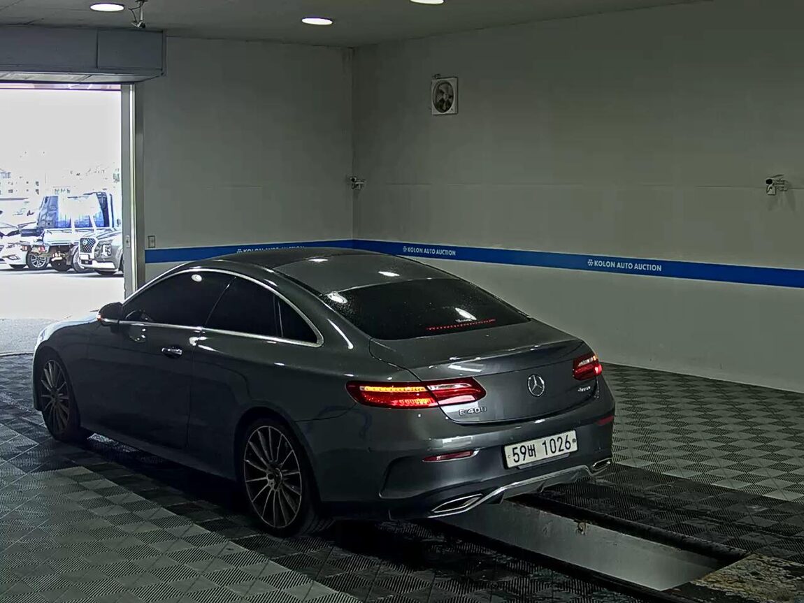 MERCEDES-BENZ E-CLASS (5TH GEN) COUPE E400 4MATIC 2017 - zdjęcie 6
