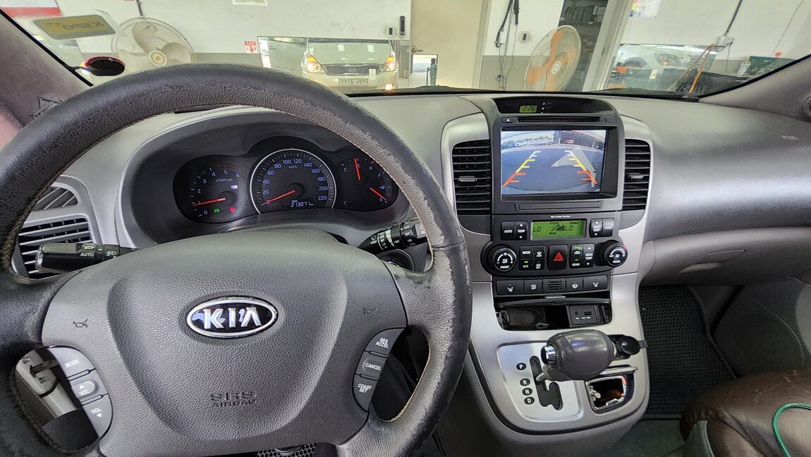KIA CARNIVAL R 11-SEATER DIESEL GLX PREMIUM 2012 - zdjęcie 19