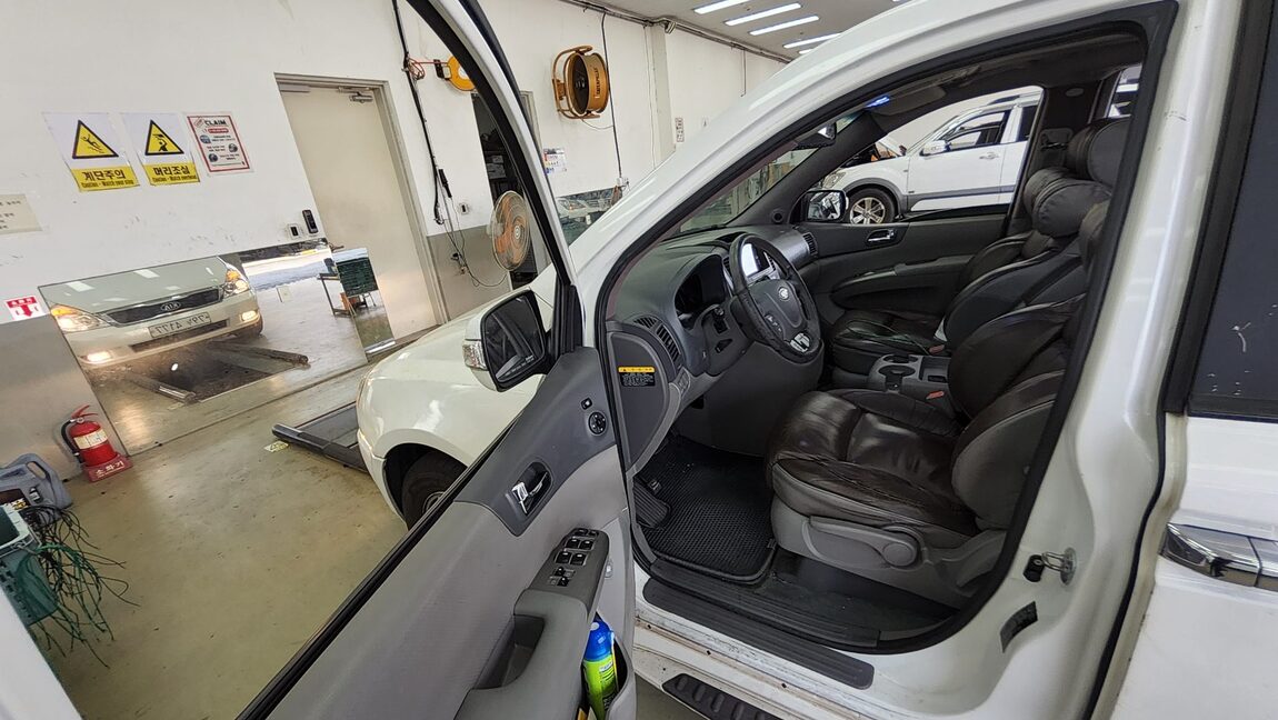 KIA CARNIVAL R 11-SEATER DIESEL GLX PREMIUM 2012 - zdjęcie 10
