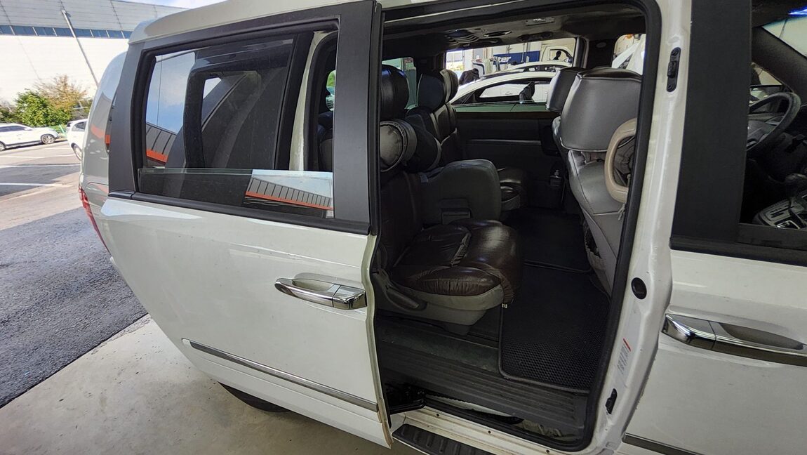 KIA CARNIVAL R 11-SEATER DIESEL GLX PREMIUM 2012 - zdjęcie 13