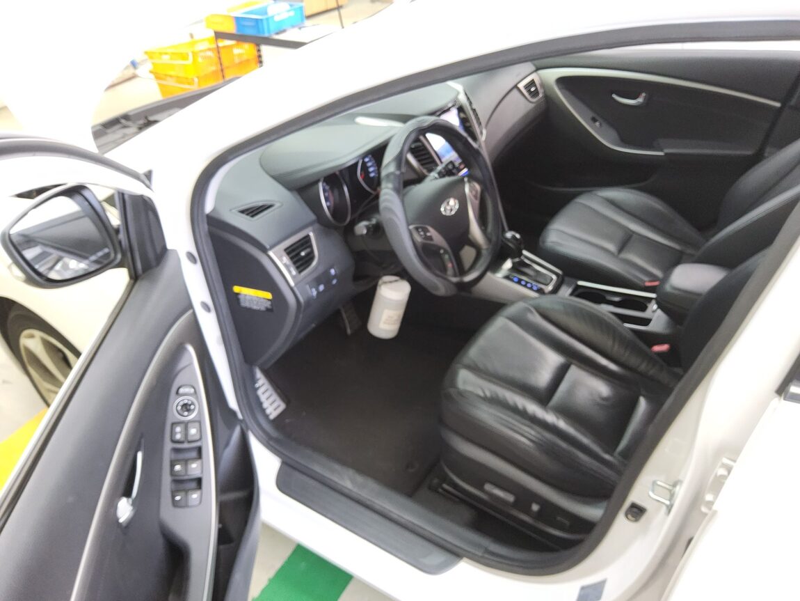HYUNDAI NEW i30 1.6 GDi EXTREME 2012 - zdjęcie 10