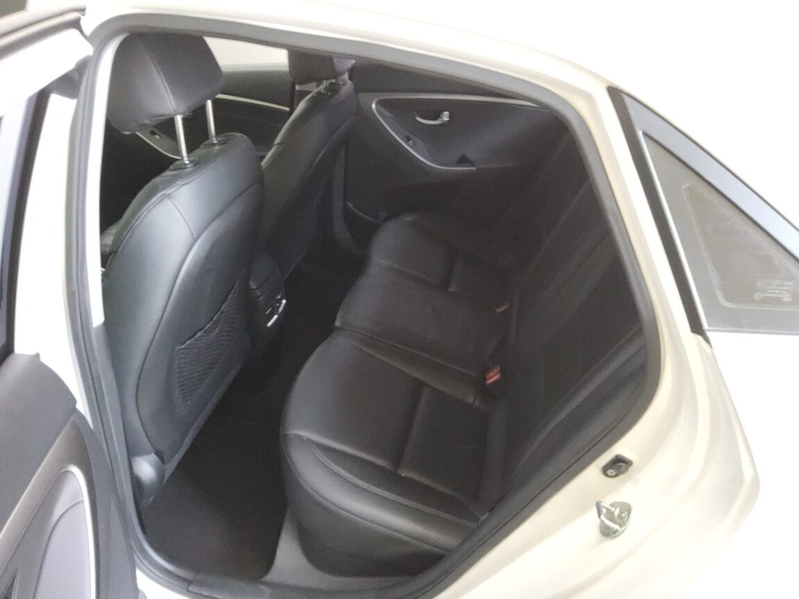 HYUNDAI NEW i30 1.6 GDi EXTREME 2012 - zdjęcie 12