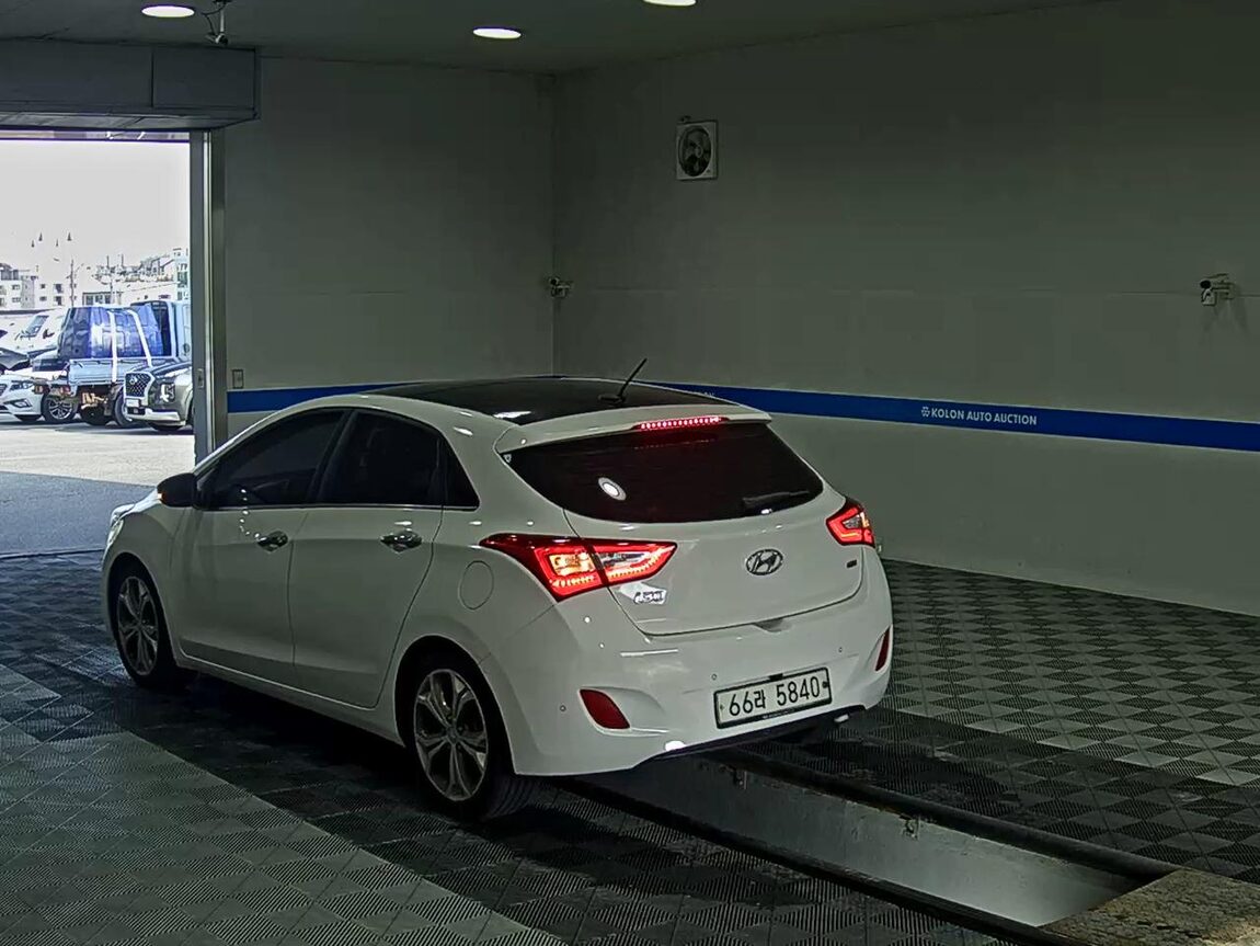 HYUNDAI NEW i30 1.6 GDi EXTREME 2012 - zdjęcie 6