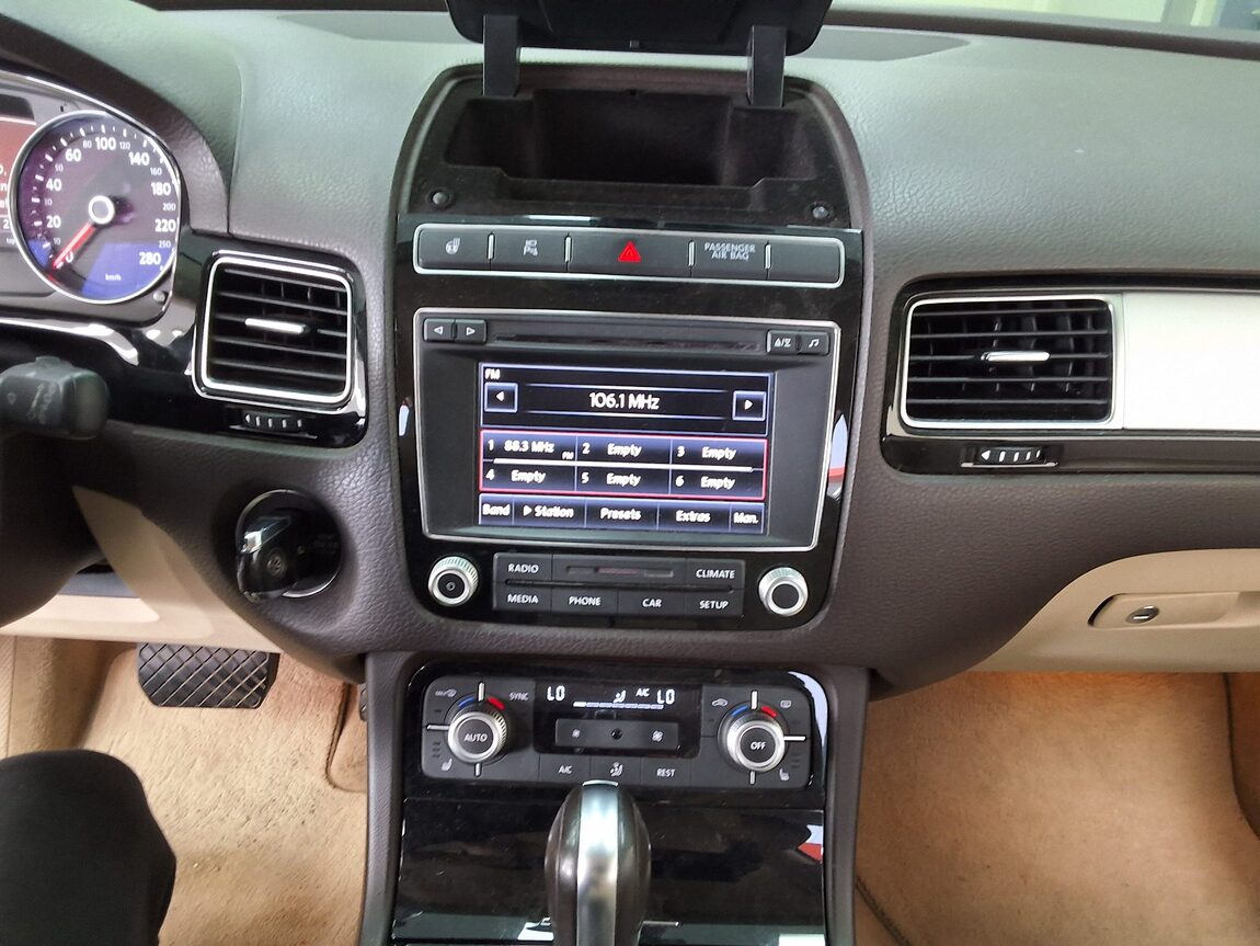 VOLKSWAGEN THE NEW TOUAREG (2ND GEN F/L) 3.6 V6 FSI 2016 - zdjęcie 24