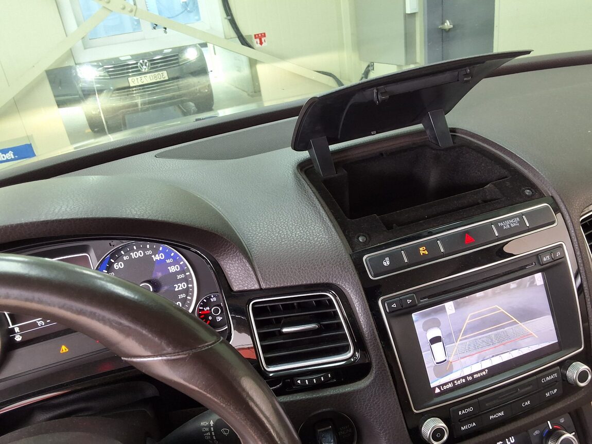 VOLKSWAGEN THE NEW TOUAREG (2ND GEN F/L) 3.6 V6 FSI 2016 - zdjęcie 25