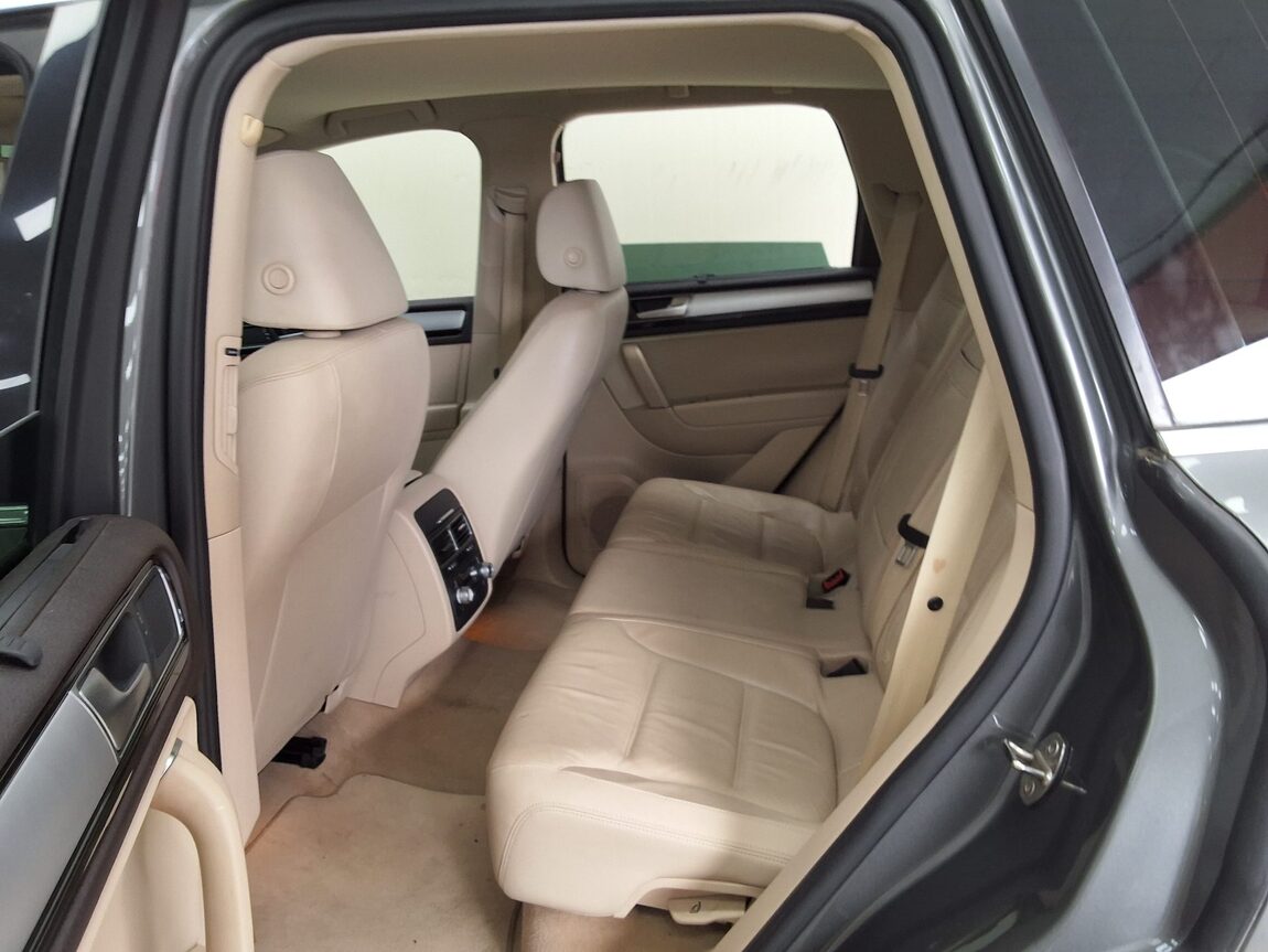 VOLKSWAGEN THE NEW TOUAREG (2ND GEN F/L) 3.6 V6 FSI 2016 - zdjęcie 13