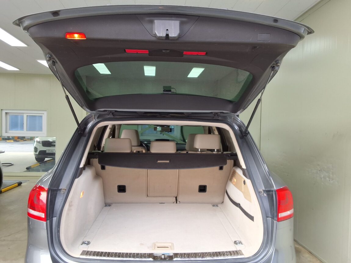 VOLKSWAGEN THE NEW TOUAREG (2ND GEN F/L) 3.6 V6 FSI 2016 - zdjęcie 16