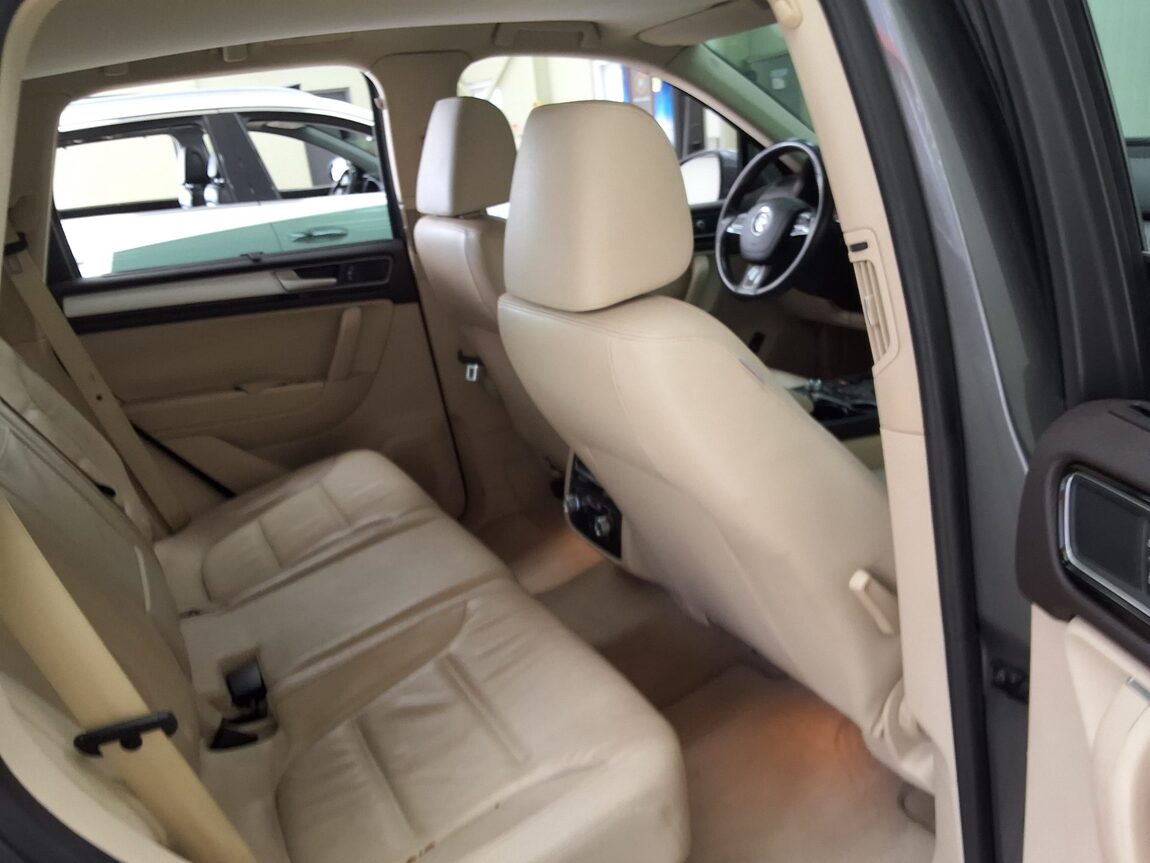 VOLKSWAGEN THE NEW TOUAREG (2ND GEN F/L) 3.6 V6 FSI 2016 - zdjęcie 14