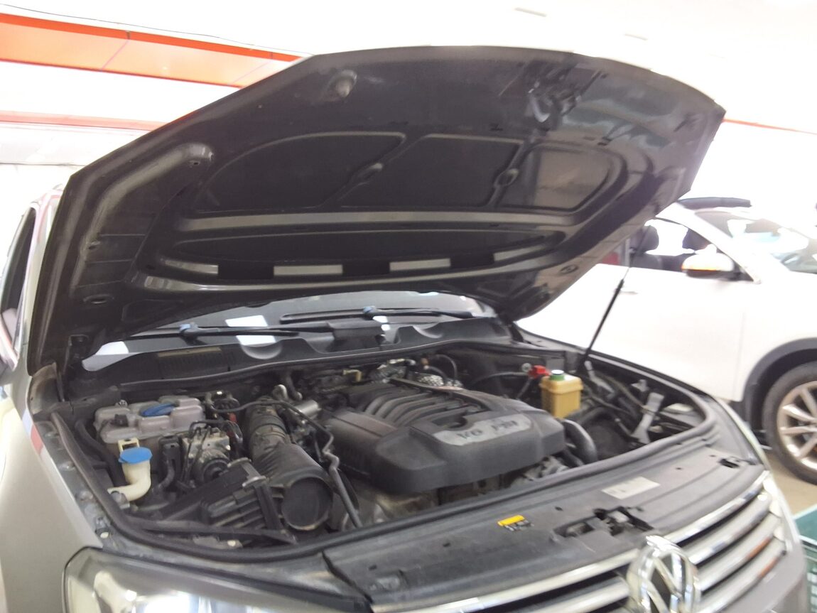 VOLKSWAGEN THE NEW TOUAREG (2ND GEN F/L) 3.6 V6 FSI 2016 - zdjęcie 18