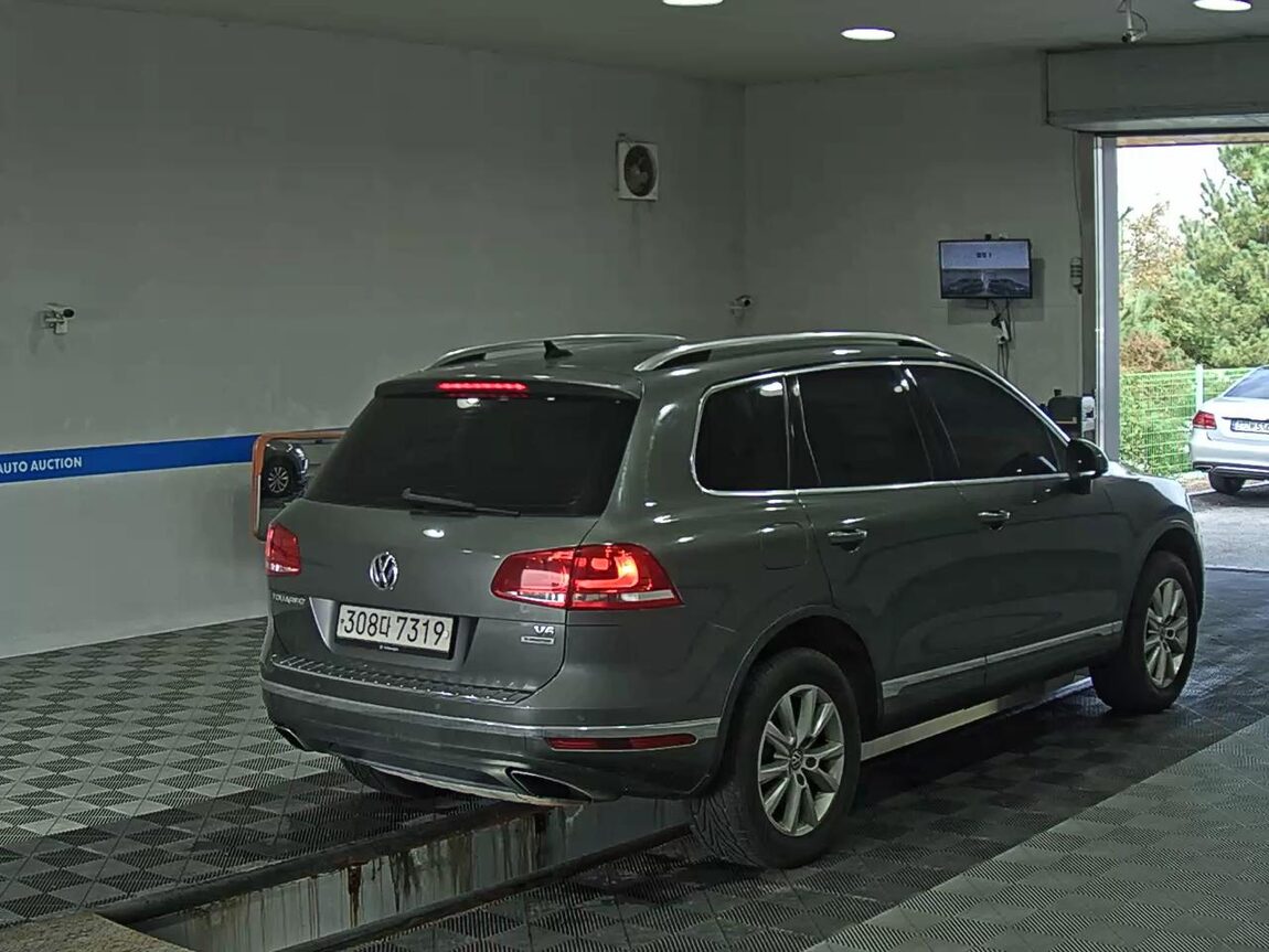 VOLKSWAGEN THE NEW TOUAREG (2ND GEN F/L) 3.6 V6 FSI 2016 - zdjęcie 5