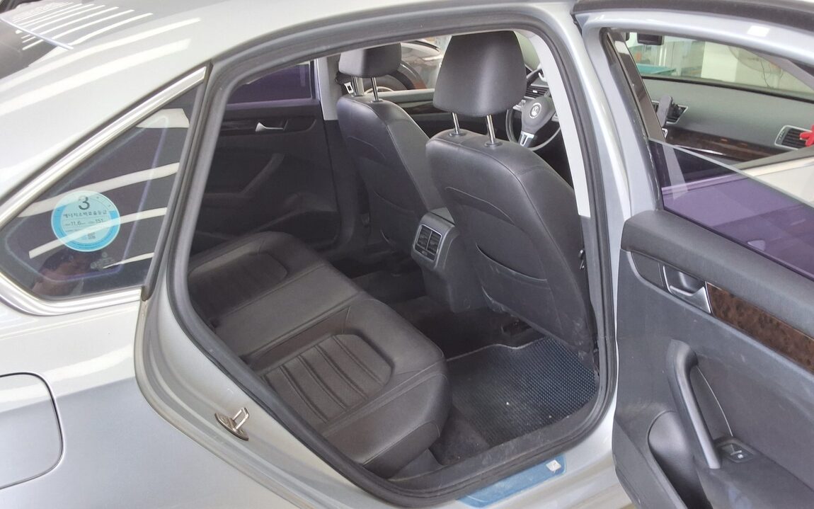 VOLKSWAGEN THE NEW PASSAT (7TH GEN) 1.8 TSI 2015 - zdjęcie 13