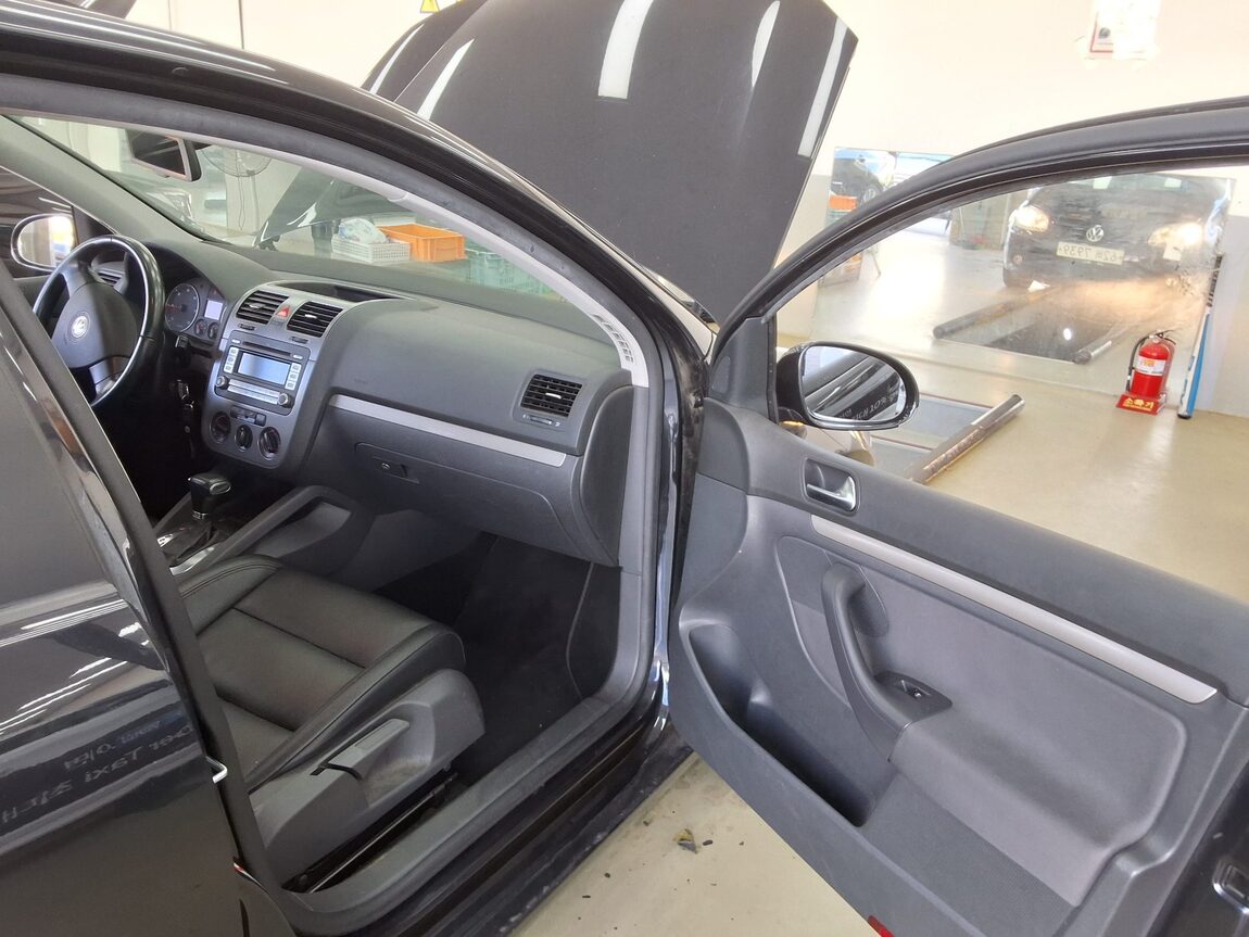 VOLKSWAGEN GOLF (5TH GEN) 2.0 TDI 2009 - zdjęcie 14