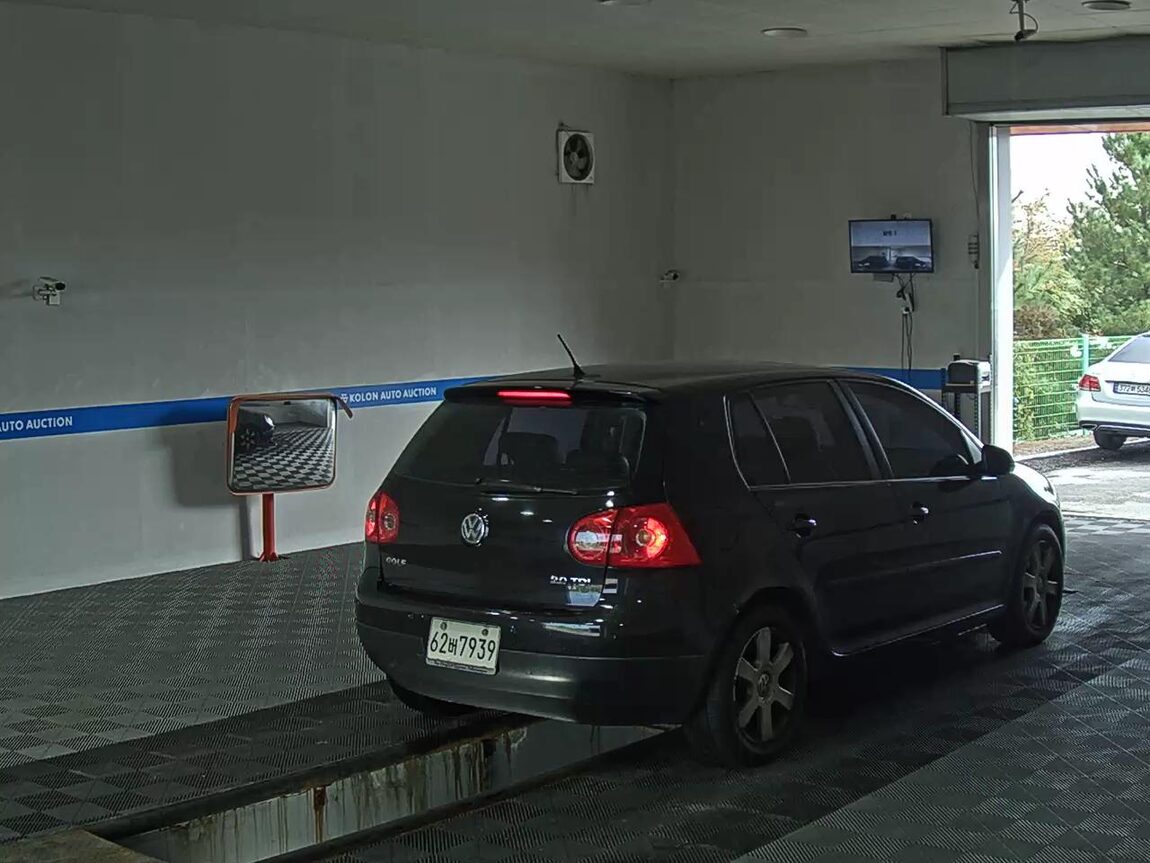 VOLKSWAGEN GOLF (5TH GEN) 2.0 TDI 2009 - zdjęcie 5