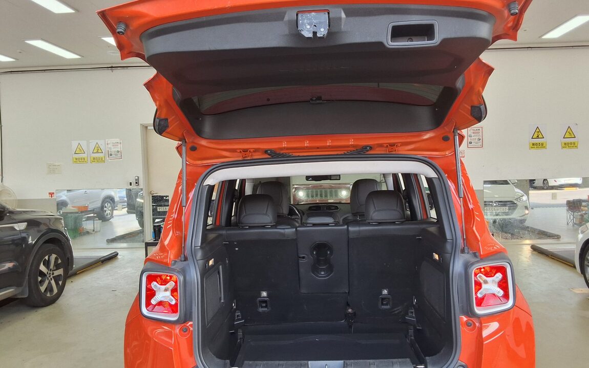 JEEP RENEGADE 2.0 DIESEL AWD LIMITED 2015 - zdjęcie 15