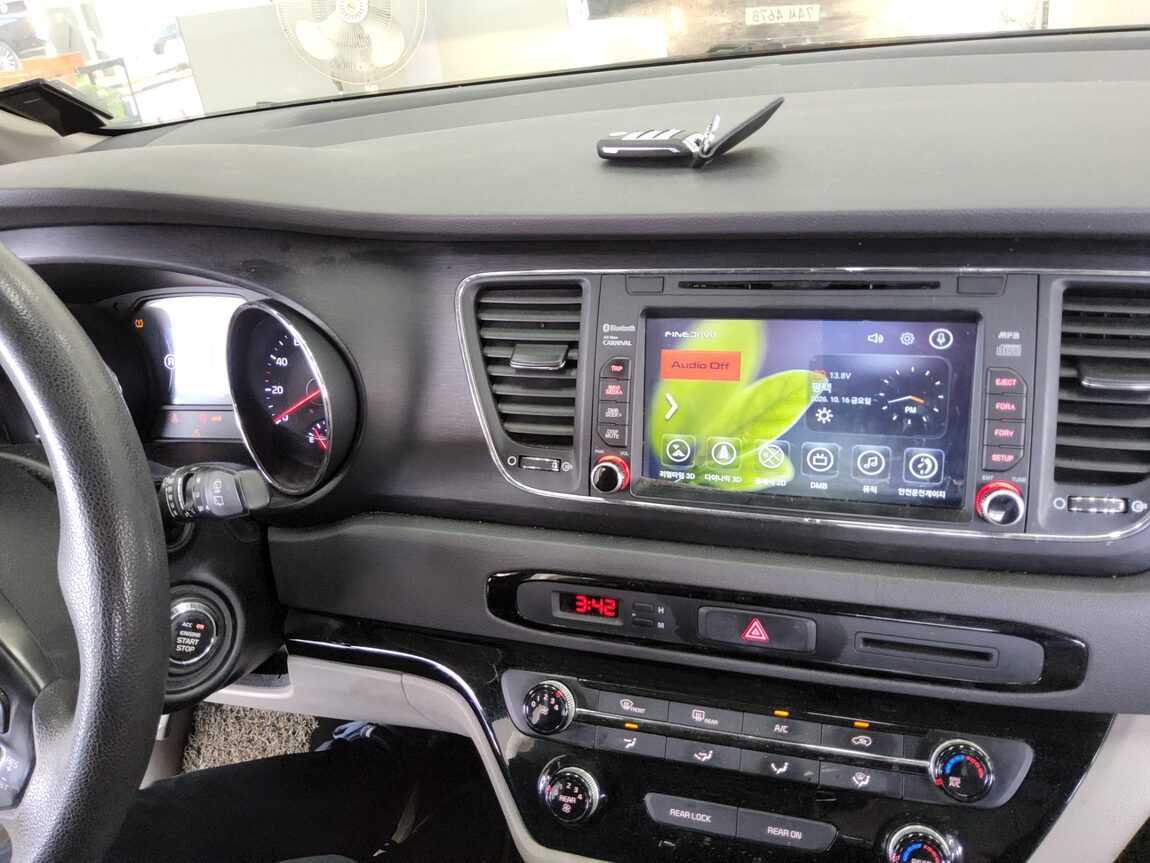 KIA ALL NEW CARNIVAL 11-SEATER DIESEL DELUXE 2016 - zdjęcie 17