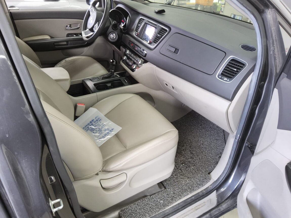 KIA ALL NEW CARNIVAL 11-SEATER DIESEL DELUXE 2016 - zdjęcie 14