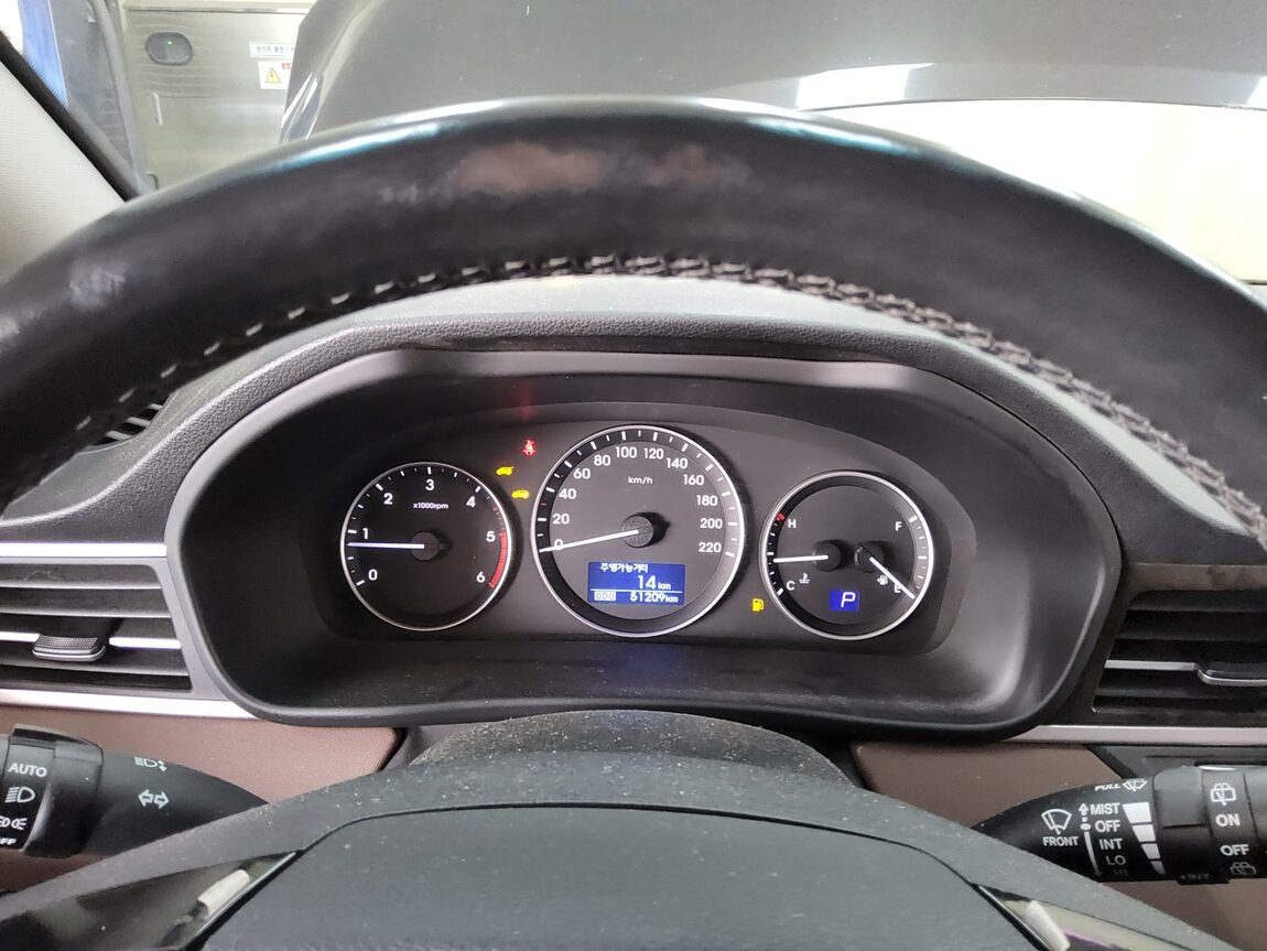 HYUNDAI THE NEW GRAND STAREX 9-SEATER DIESEL 4WD EXCLUSIVE 2019 - zdjęcie 9