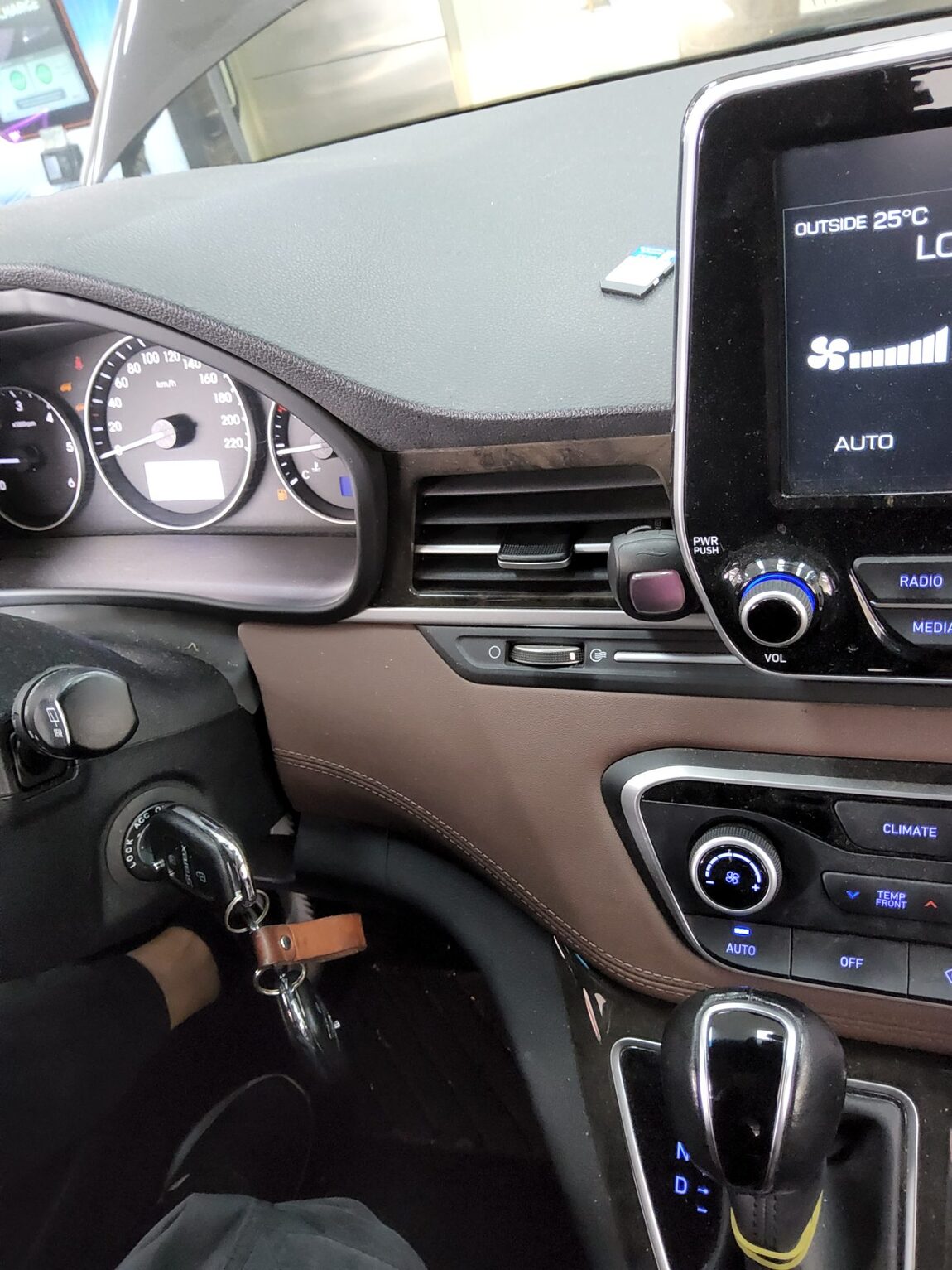 HYUNDAI THE NEW GRAND STAREX 9-SEATER DIESEL 4WD EXCLUSIVE 2019 - zdjęcie 19