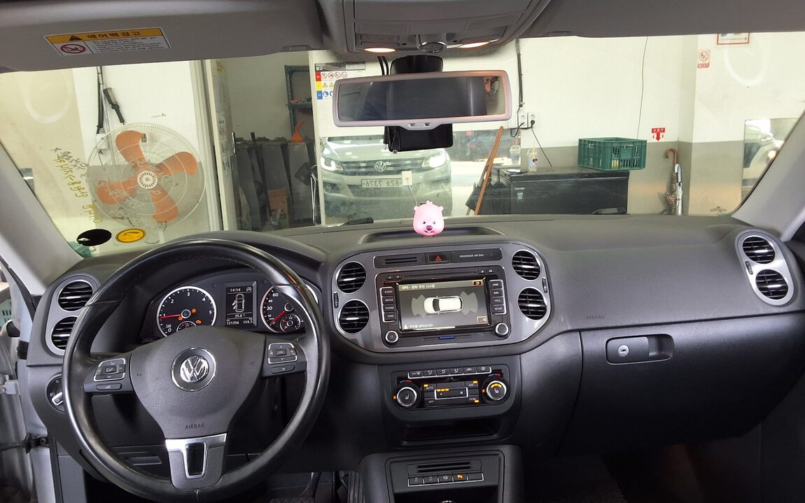 VOLKSWAGEN TIGUAN 2.0 TDI BLUEMOTION PREMIUM 2013 - zdjęcie 11