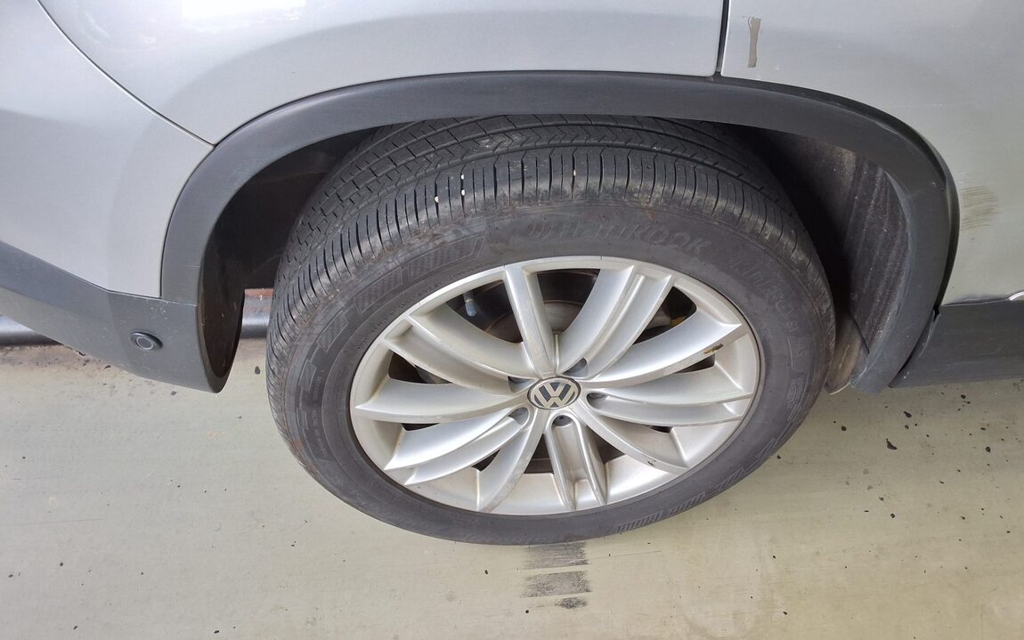 VOLKSWAGEN TIGUAN 2.0 TDI BLUEMOTION PREMIUM 2013 - zdjęcie 27
