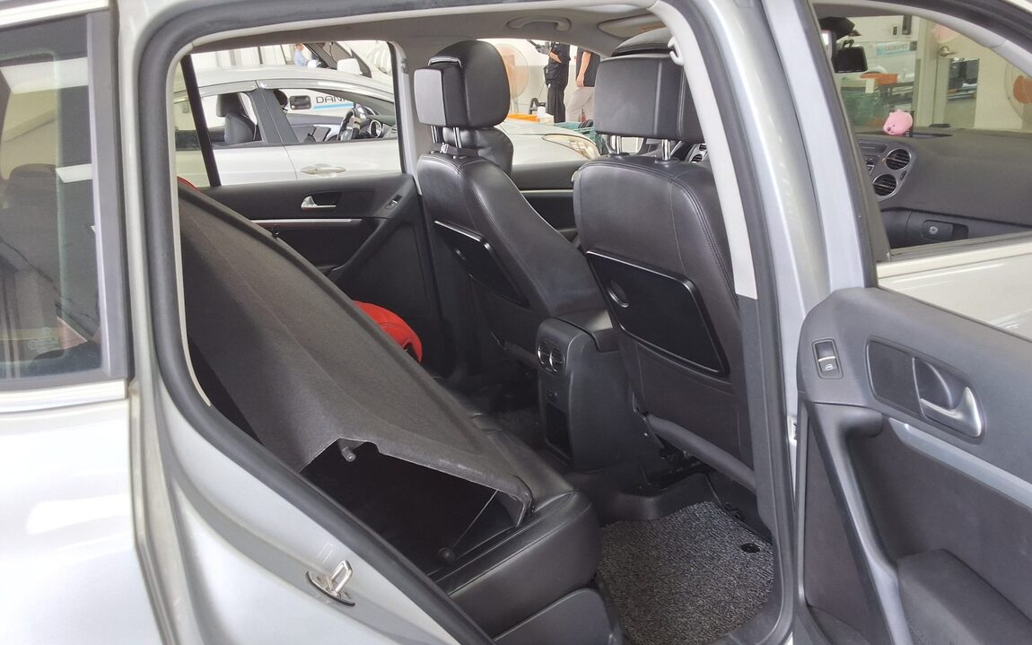 VOLKSWAGEN TIGUAN 2.0 TDI BLUEMOTION PREMIUM 2013 - zdjęcie 13