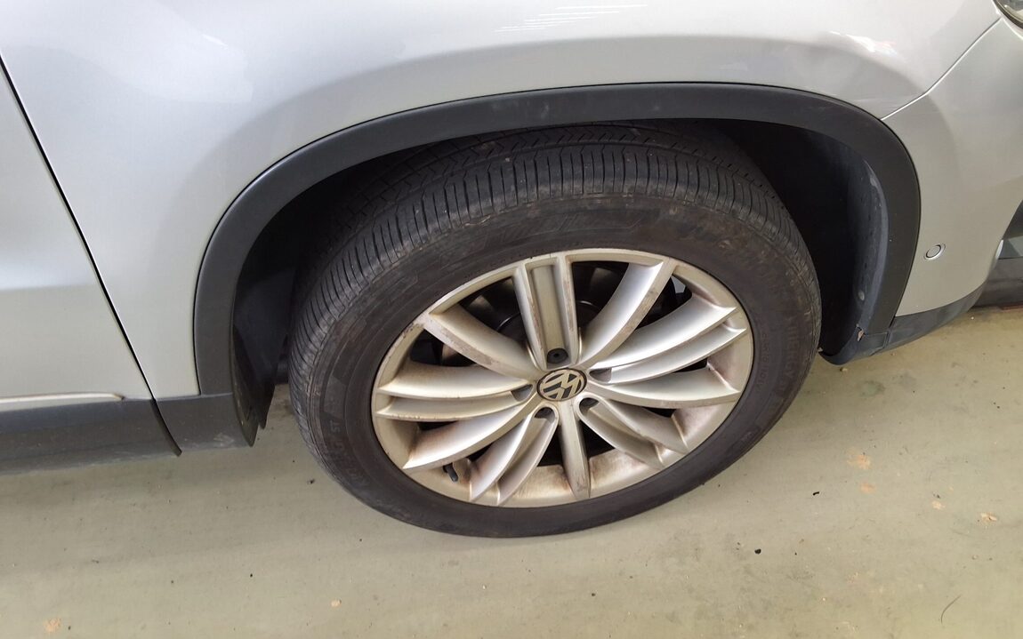 VOLKSWAGEN TIGUAN 2.0 TDI BLUEMOTION PREMIUM 2013 - zdjęcie 26