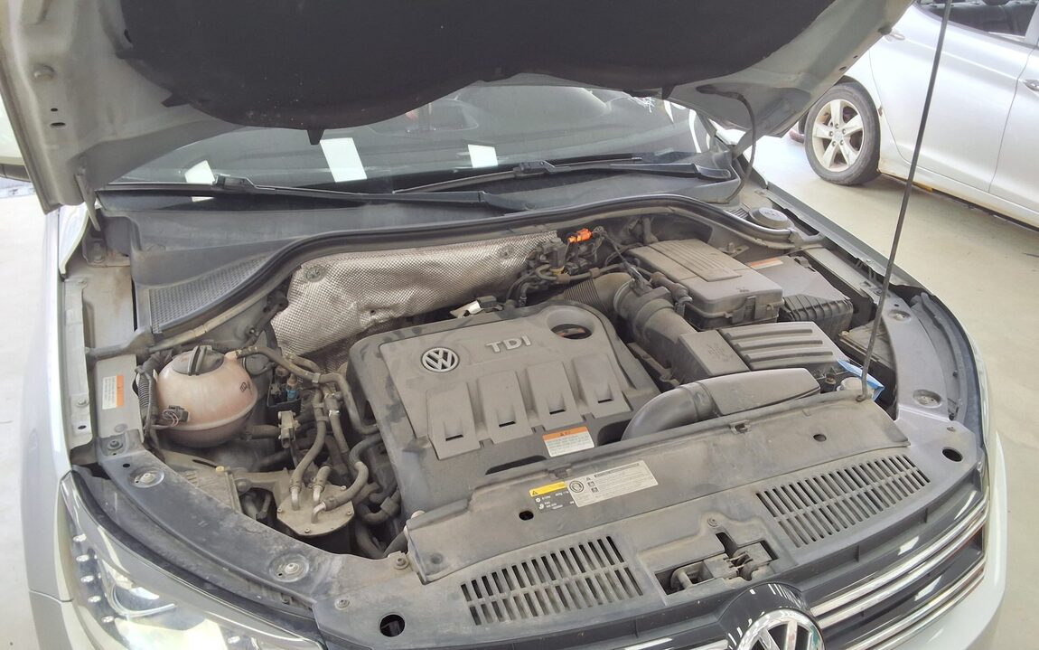 VOLKSWAGEN TIGUAN 2.0 TDI BLUEMOTION PREMIUM 2013 - zdjęcie 22