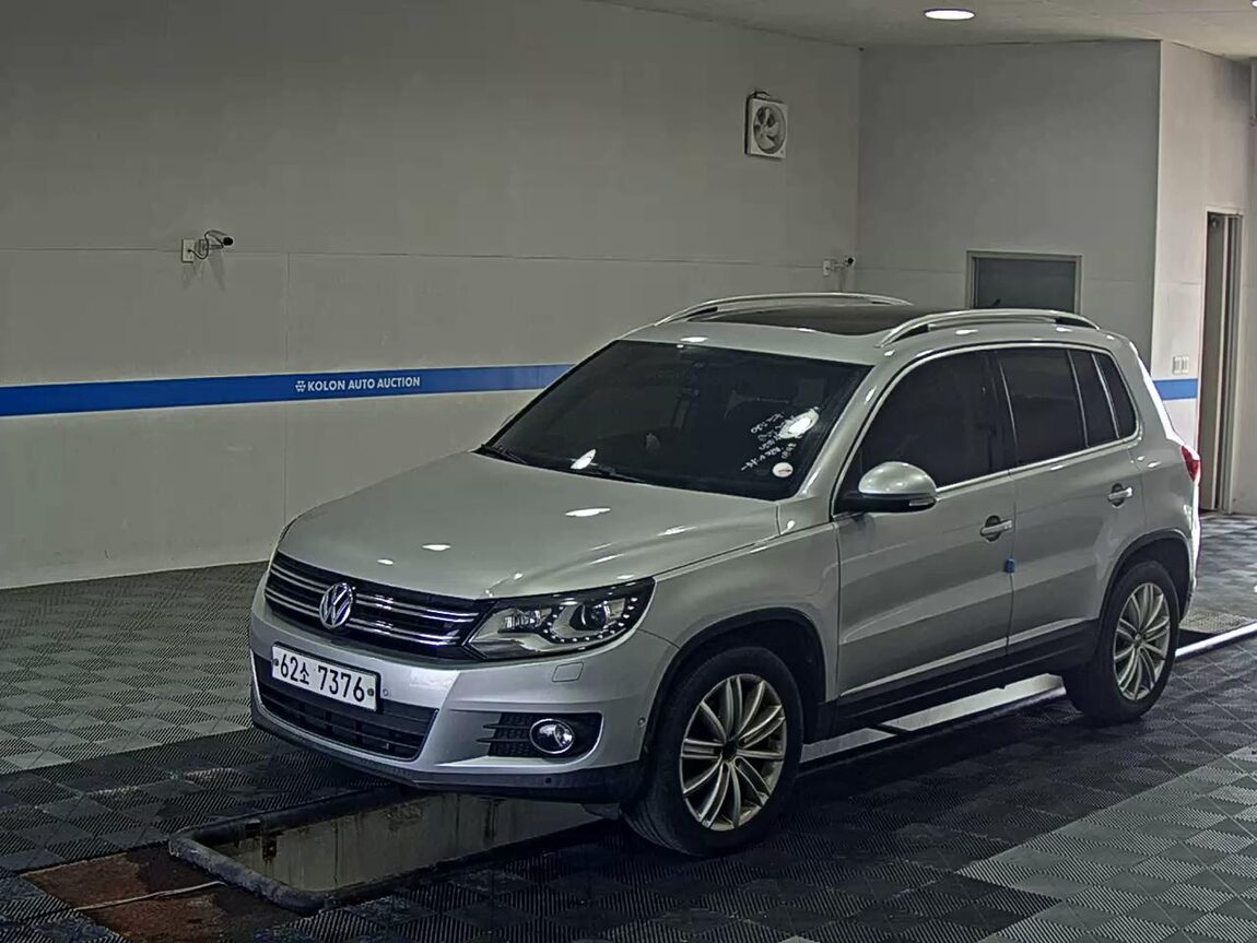 VOLKSWAGEN TIGUAN 2.0 TDI BLUEMOTION PREMIUM 2013 - zdjęcie 2
