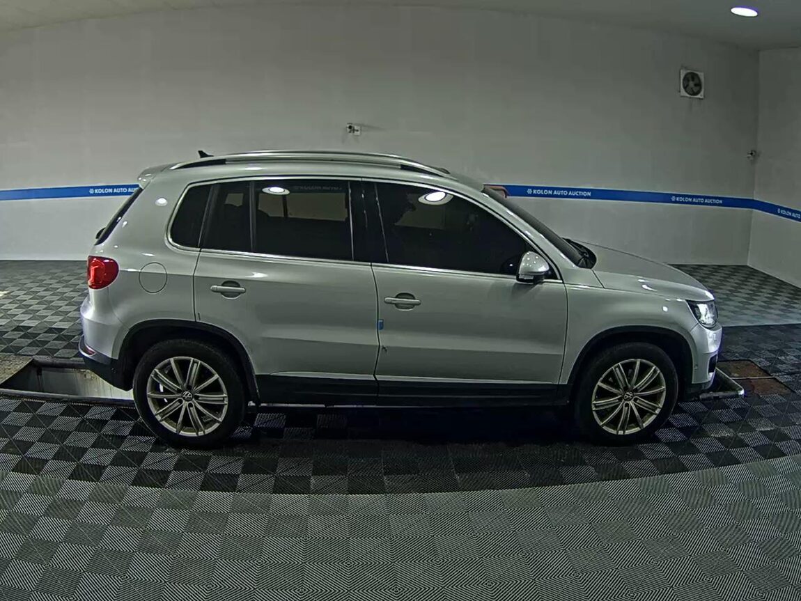 VOLKSWAGEN TIGUAN 2.0 TDI BLUEMOTION PREMIUM 2013 - zdjęcie 4