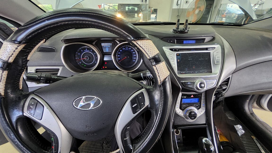 HYUNDAI AVANTE MD M16 GDi PREMIER 2012 - zdjęcie 18