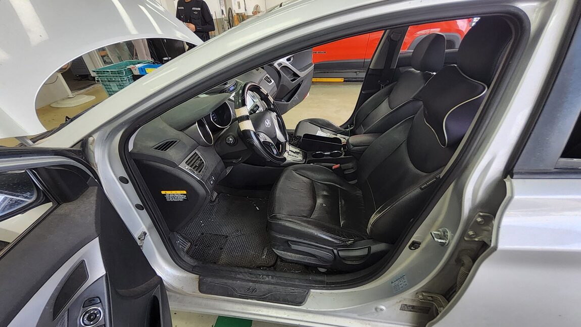 HYUNDAI AVANTE MD M16 GDi PREMIER 2012 - zdjęcie 10