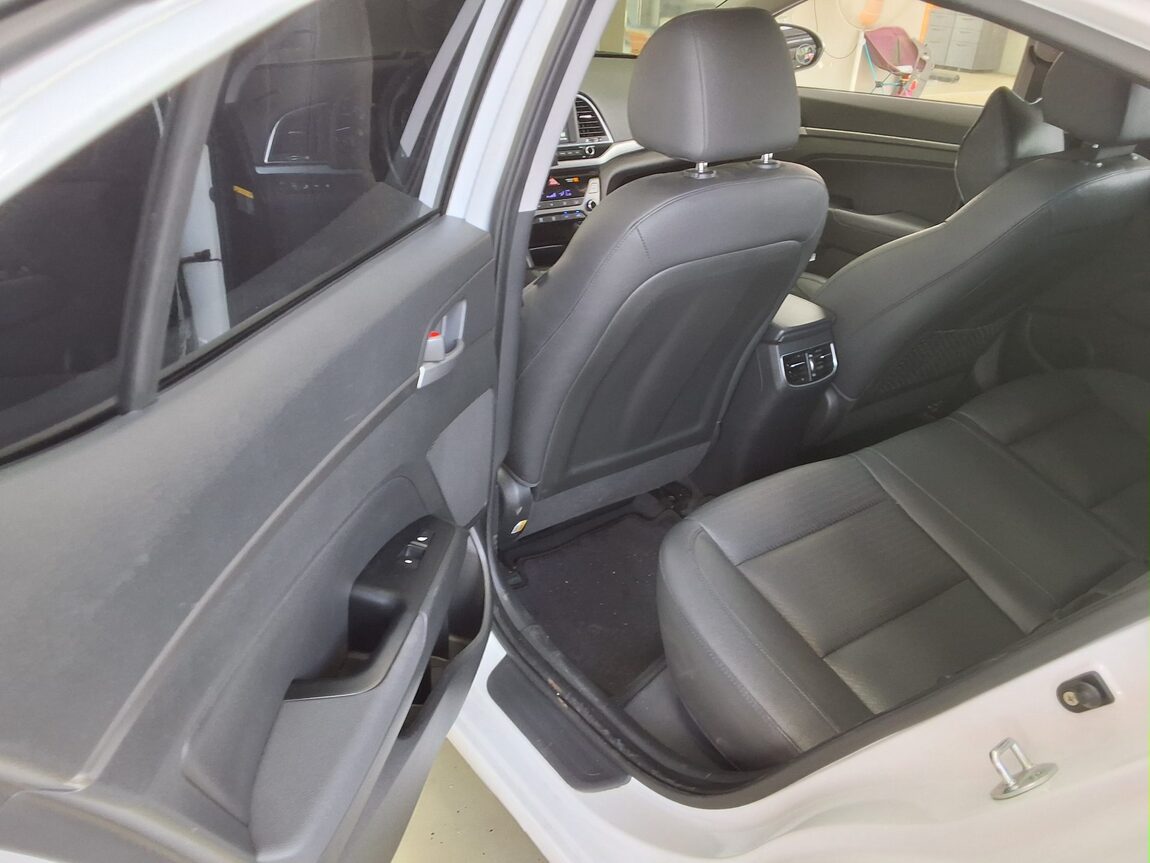 HYUNDAI AVANTE AD 1.6 GDi PREMIUM 2017 - zdjęcie 12