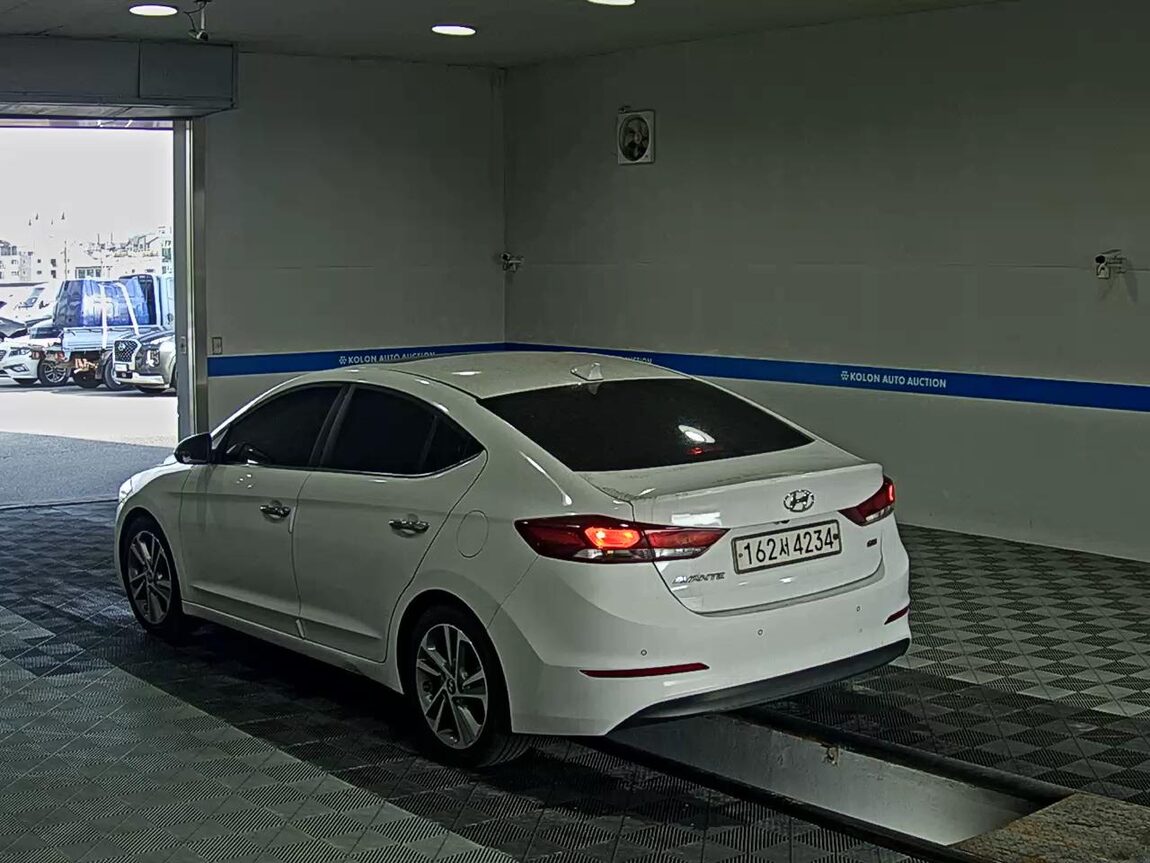 HYUNDAI AVANTE AD 1.6 GDi PREMIUM 2017 - zdjęcie 6