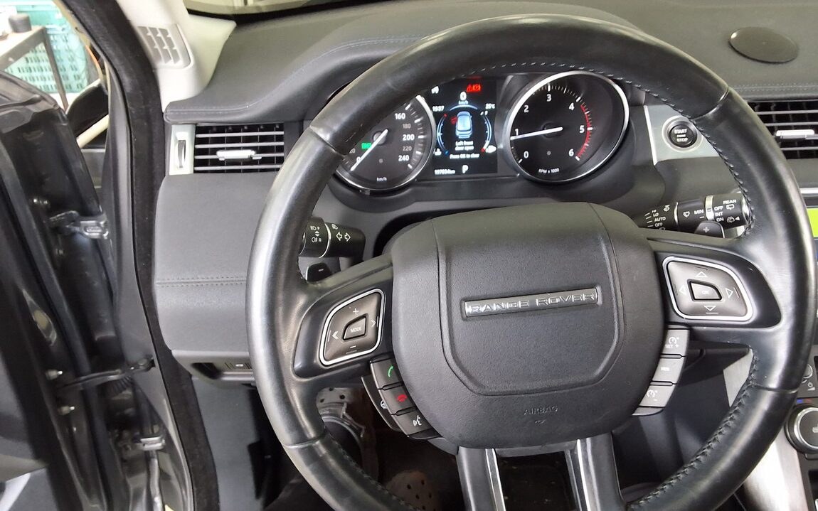 LAND ROVER RANGE ROVER EVOQUE 2.0 TD4 SE 2018 - zdjęcie 17