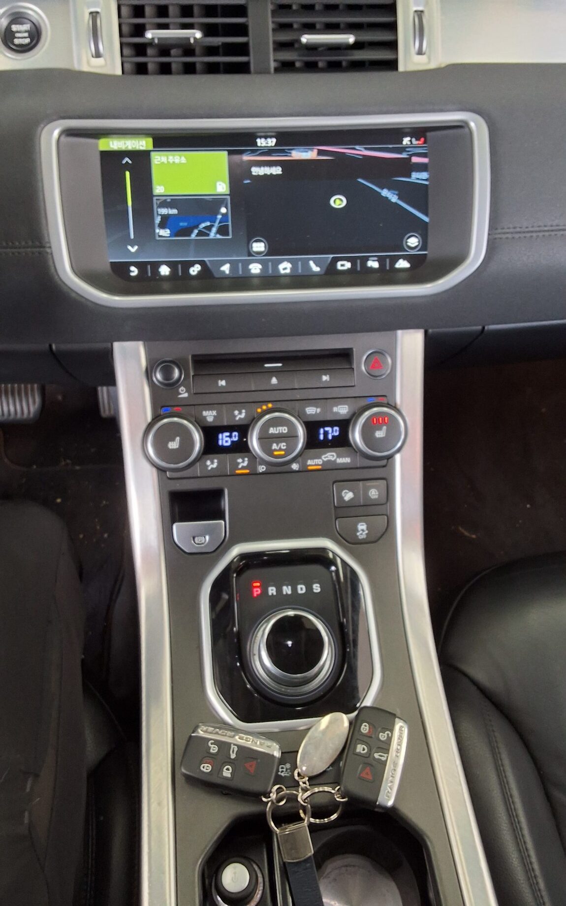 LAND ROVER RANGE ROVER EVOQUE 2.0 TD4 SE 2018 - zdjęcie 18