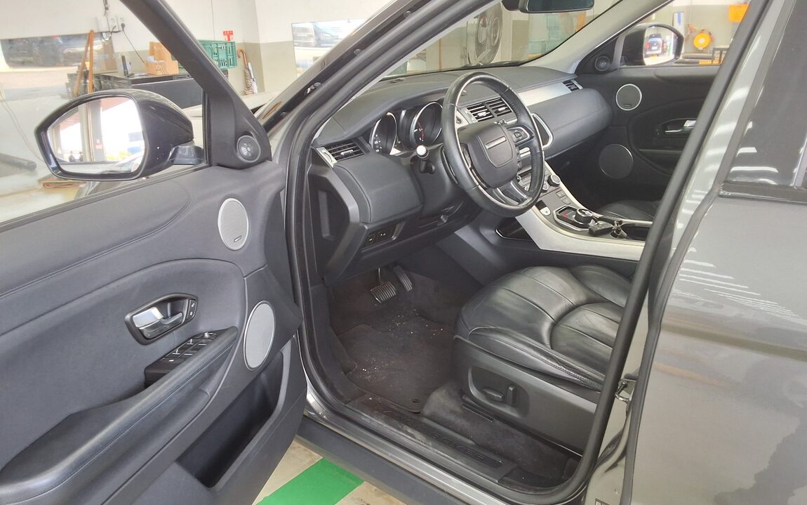 LAND ROVER RANGE ROVER EVOQUE 2.0 TD4 SE 2018 - zdjęcie 10