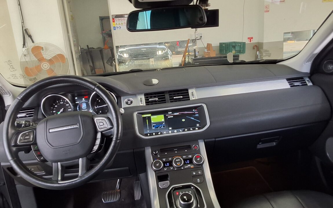 LAND ROVER RANGE ROVER EVOQUE 2.0 TD4 SE 2018 - zdjęcie 11