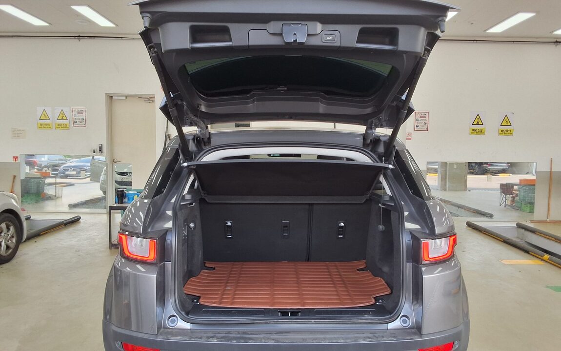 LAND ROVER RANGE ROVER EVOQUE 2.0 TD4 SE 2018 - zdjęcie 15