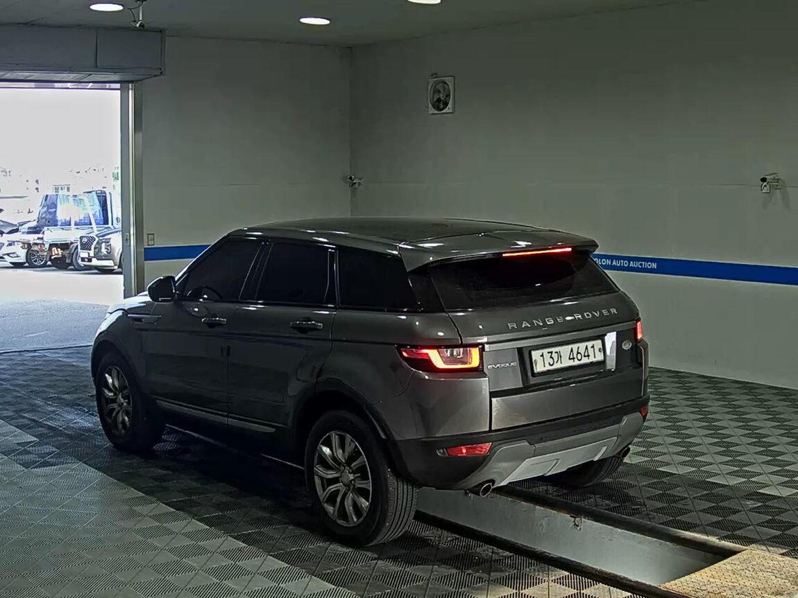 LAND ROVER RANGE ROVER EVOQUE 2.0 TD4 SE 2018 - zdjęcie 6