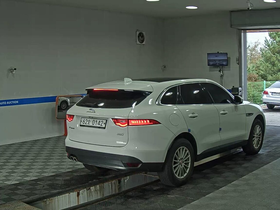 JAGUAR F-PACE 2.0 20d AWD PRESTIGE 2017 - zdjęcie 5