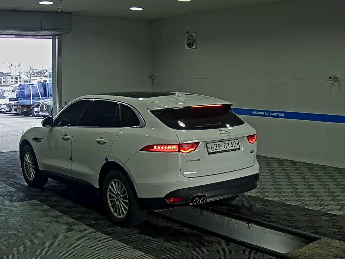 JAGUAR F-PACE 2.0 20d AWD PRESTIGE 2017 - zdjęcie 6